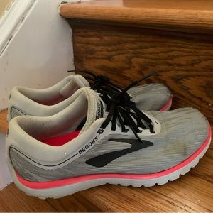 Brooks Pure Flow 7 women’s size 10